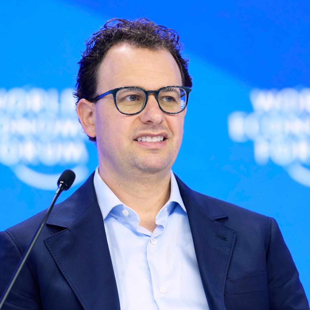 Pese a Advertir Riesgos, Fundador de Anthropic Descarta una Prohibición Total de la Tecnología